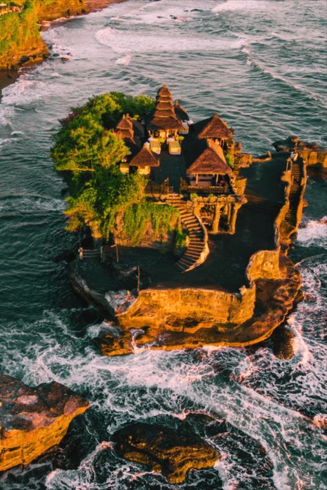 so many people around the world are fascinated by the beauty of Bali, the Island of the Gods. What things do you imagine when you hear Bali ? green rice fields, amazing waterfalls, stunning views, colorful smoothie bowls and most importantly, Balinese culture. We love exploring new cultures from food and art to local beliefs; this is what fuels our wanderlust. Tanah Lot Temple, Bali Travel Photography, Canggu Beach, Bali Bucket List, Temple Bali, Dragon Bird, Ubud Indonesia, Bali Guide, Canggu Bali