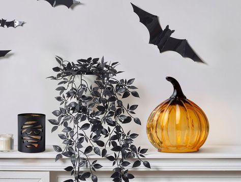 Ikea Halloween, Gardening Trends, Chic Halloween, Holiday Halloween, Thanksgiving Traditions, Pumpkin Candy, Small Space Diy, Candy Bowl, Decorating Small Spaces