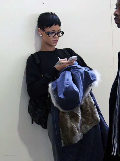 Rihanna Pixie Cut, Rihanna Pixie, Rihanna Aesthetic, Rihanna Short Hair, Bridgetown Barbados, Rihanna Hairstyles, Rihanna Outfits, Rihanna Photos, Presidential Inauguration