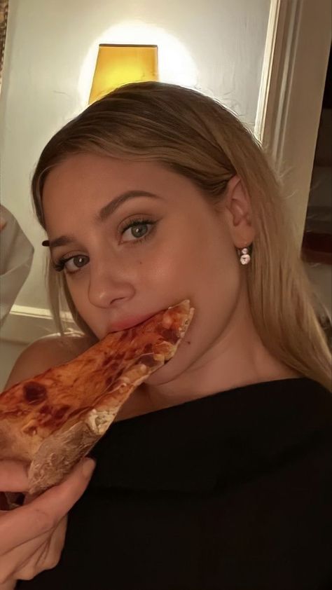 Betty Cooper Aesthetic, Jennifer Aniston Videos, Betty Cooper Riverdale, Deni Denials, Women Looking For Men, Slice Of Pizza, Bra Image, Video Call With Boyfriend Screen Photo, Scammer Pictures