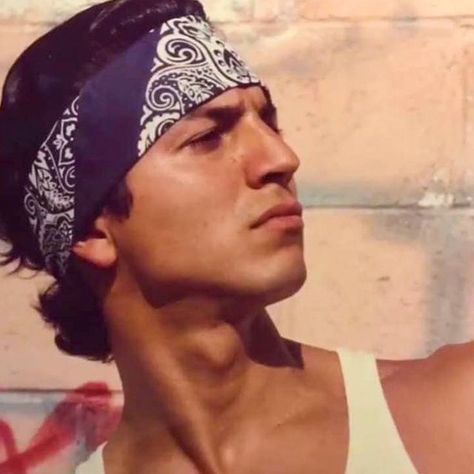 BLOOD IN BLOOD OUT 🎬📽 en Instagram: “Paco @benjaminbratt reference photograph for the art produced by @vatolocoarte 🎨 mean photo of the legendary vato El Gallo Negro 🥊😎” Chicano Movies, Benjamin Bratt, Hispanic Aesthetic, Estilo Cholo, Cholo Style, Chicana Style, Cholo Art, Latino Men, 2013 Swag Era