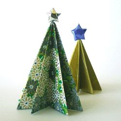 pine tree Holiday Origami, Paper Christmas Trees, Origami Tree, Diy Paper Christmas Tree, Origami Christmas Tree, Simple Origami, Tree Tutorial, Pine Cone Christmas Tree, Plastic Christmas Tree