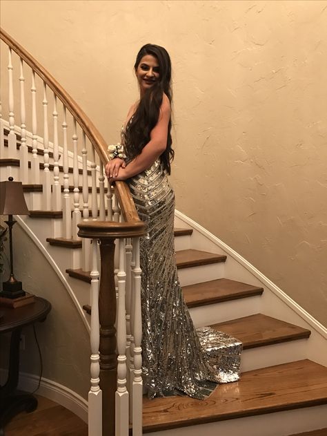 Woman Walking Down Stairs In Dress, Prom Photos On Stairs, Prom Staircase Pictures, Prom Poses On Stairs, Prom Pictures On Stairs, Staircase Prom Pictures, Stair Poses, Staircase Pictures, Matric Farewell