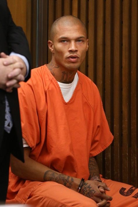 Prison Uniform, Start Modeling, Jeremy Meeks, Celebrity Mugshots, Celebrities Then And Now, Moving To The Uk, Modeling Career, Bad News