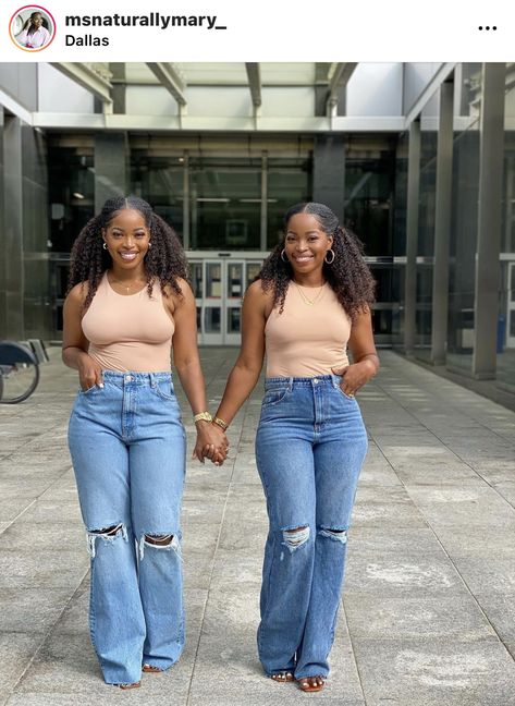 Boyfriend Jeans Outfit Black Women, Mom Jeans Outfit Ideas, Sister Pics, Stylish Jeans Outfit, My First Summer, Boyfriend Jeans Outfit, Wide Legged Jeans, Interacial Couples, Blue Jean Outfits