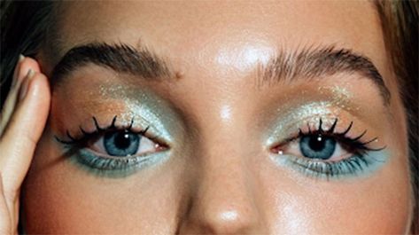 Eyeshadow Looks Photo, Light Blue Brown Eyeshadow, Seafoam Green Eye Makeup, Turquoise Makeup Aesthetic, Aqua Blue Eyeshadow, Blue Green Eye Makeup Looks, Green Eyes Blue Eyeshadow, Colorful Eyeshadow For Blue Eyes, Green Eyeshadow On Blue Eyes