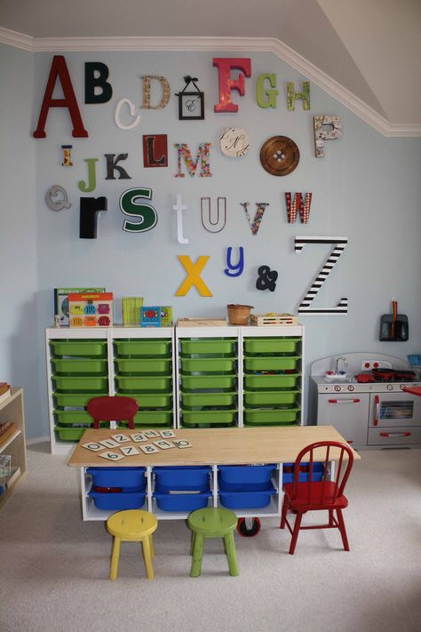 Montessori Homeschool Room love the ABC wall idea Montessori Homeschool Room, Preschool Rooms, Basement Playroom, Preschool Classroom Decor, Montessori Homeschool, Homeschool Classroom, School Room, Classroom Design, Toy Rooms