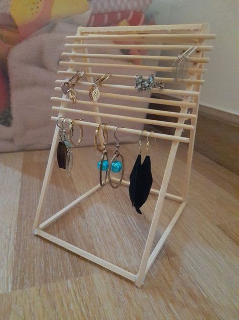 Diy Jewelry Stand, Easy Room Decor, Diy Room Decor For Teens, Easy Diy Room Decor, Diy Jewelry Display, Diy Jewelry Holder, Cute Diy Room Decor, Craft Room Decor, Craft Show Displays