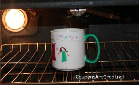 How To Remove Sharpie, Coffee Cup Crafts, Coffee Cups Diy, Sharpie Permanent Markers, Personalized Coffee Cup, Diy Sharpie, Neighbor Christmas Gifts, Dyi Gifts, Custom Coffee Cups