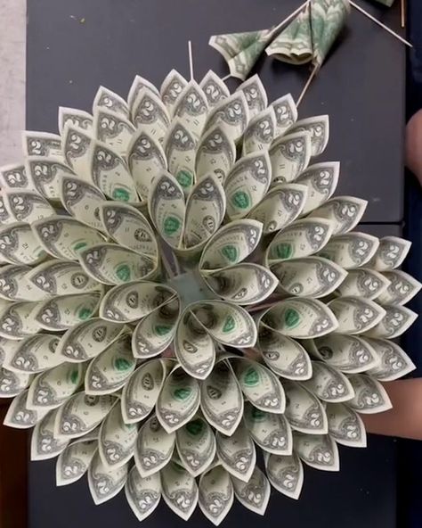 Money Flowers, White Ink Tattoo, Money Bouquet, Creative Money Gifts, Shelves Diy, Money Origami, Money Trees, Home Decor Projects, Diy Home Decor Easy