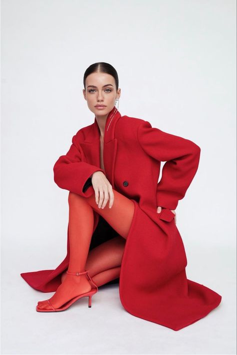 Women's Business Casual, High Fashion Poses, Red Tights, Heels Red, 사진 촬영 포즈, Outfit Red, Model Inspo, Womens Business Casual, Red Coat