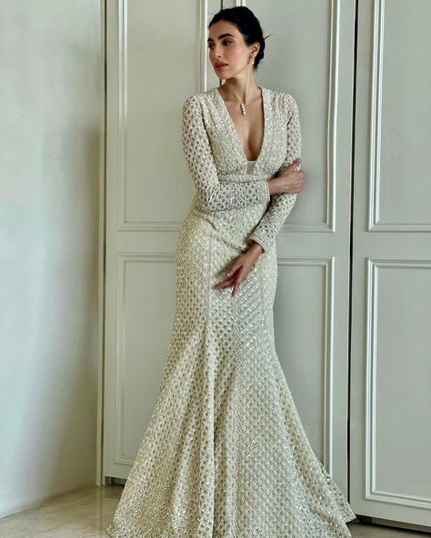 Full Sleeve Gown Designs, Prerna Goel, Fish Cut Dress, Gown Poses, Fish Cut Gown, Full Sleeve Gowns, Bday Decor, Fish Cut, Reception Gowns