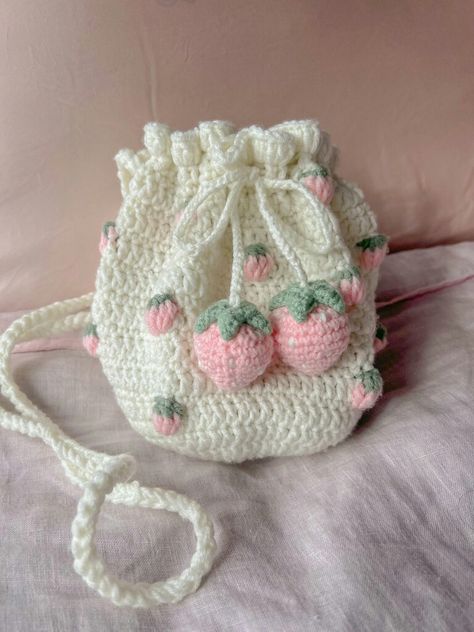 Crochet Cute Projects, Cute Crochet Bags, Crochet Market, Crochet Fairy, Easy Crochet Animals, Crochet Strawberry, Knitting Machines, Crochet Business, Crochet Design Pattern