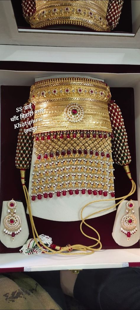 Aad Designs Rajputi, Rajput Jewellery, Rajasthani Bride, Rajputi Jewellery, Rajputi Dress, Latest Living Room Designs, Gold Jewellry, Hand Embroidery Videos, Embroidery Videos