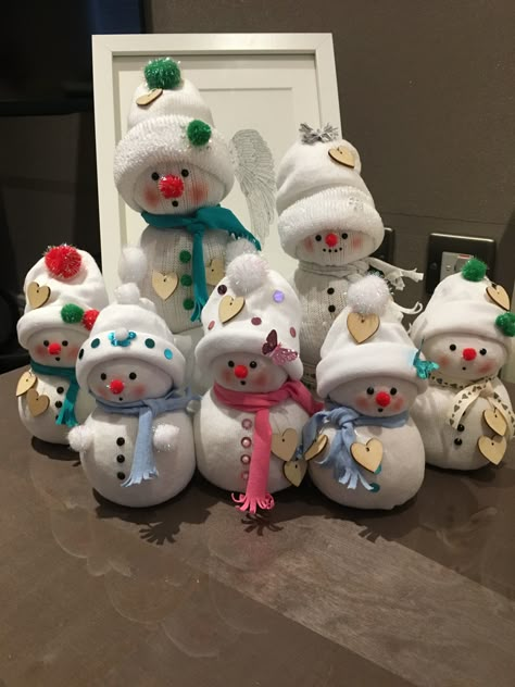 Diy Christmas Snowman, Sock Snowman Craft, Ideas Decoracion Navidad, Snowmen Ideas, Diy Snowman Decorations, Diy Snowman Ornaments, Snowman Crafts Diy, Christmas Decorations Centerpiece, Pretty Christmas Decorations