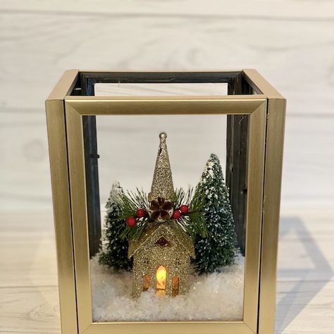 Dollar Store DIY Christmas Lantern Christmas Desk Decorations, Diy Christmas Decorations Dollar Store, Store Christmas Decorations, Christmas Desk, Diy Snowman Decorations, Dollar Store Christmas Decor, Dollar Store Christmas Decorations, Box Centerpiece, Dollar Tree Christmas Decor