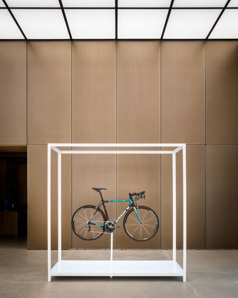 Johannes Torpe Studio creates laboratory-style store for United Cycling Bike Storage Apartment, Bike Room, Bicycle Store, Showroom Interior Design, Bike Store, Bike Storage, Bike Shop, Retail Design, Triathlon