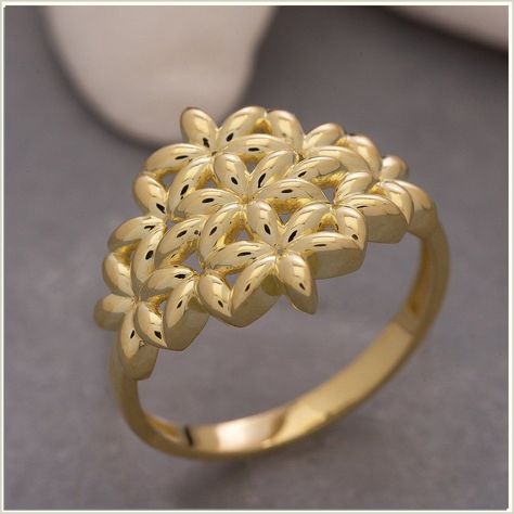 Looking for the perfect Mother's Day gift? Shop our selection of rings that evoke special memories of your mother. Lady Ring Design, Mothers Day Rings, Ladies Rings, Gold Jewellry, Gold Flower Ring, Silver Flower Ring, Daisy Ring, Gold Ring Designs, Gold And Silver Rings