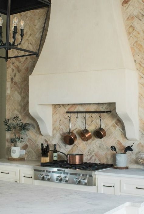 Stucco Range Hood, European Country Kitchen, European Farmhouse Kitchen, French Kitchen Design, European Kitchen Design, Country Farmhouse Kitchen, Country Rugs, French Country Kitchens, Brick Backsplash