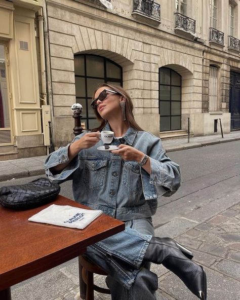 Street Foto, Rome Outfits, Coffee In Paris, Coffee Outfit, Denim Pants Fashion, Models Off Duty Style, Hits Different, Ootd Inspo, Office Outfit