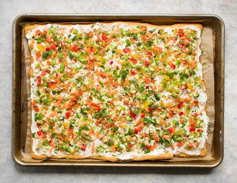 Vegetable Pizza Appetizer, Appetizer Pizza, Veggie Pizza Appetizer, Rainbow Vegetables, Vegetable Flatbread, Cold Veggie Pizza, Veggie Flatbread, Pizza Appetizer, Vegetable Pizza Recipes