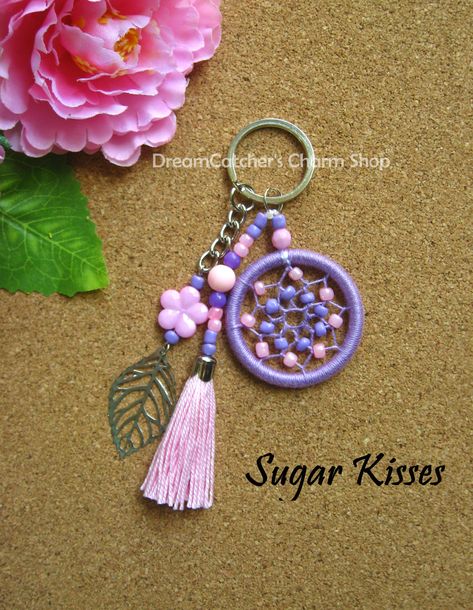 Dreamcatcher Keychain, Dream Catcher Pink, Dream Catcher Keychain, Diy Dream Catcher Tutorial, Pola Macrame, Dream Catcher Patterns, Dream Catcher Decor, Dream Catcher Craft, Keychain Craft