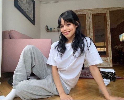 Rare Pics Of Jenna Ortega, Jenny Ortega Outfits, Jenna Ortega Rares, Jenny Ortega, Libra Women, Teen Actresses, Sadie Sink, Jena, Jenna Ortega