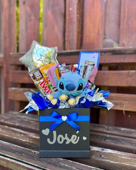 Detalles que te alegran el día! Regalos de amor 🥰 aquí te ayudamos a sorprender a los que amas! 💙💙💙 #miamigifts #miamicelebrations #surprises #stich #stichgifts #giftsmiami #hialeah #palmettobay #pinecrestfl #westkendall #miami Balloon Surprise, Birthday Gifts For Boyfriend Diy, Boyfriend Diy, Party Details, Surprise Party, Birthday Gifts For Boyfriend, Boyfriend Gifts, Miami, Balloons