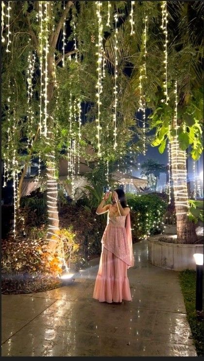 Lehnga Photoshoot Poses, Aesthetic Self Portrait, Long Exposure Portrait, Diwali Photography, Diwali Pictures, Diwali Photos, Diwali Outfits, Snap Streak Ideas Easy, Stop Scrolling