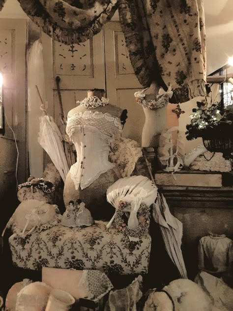 coquette princess aesthetic (not my pic) Girly Tingz, Dreamy Decor, Room Cozy, Princess Core, Queen Charlotte, Dreamy Room, Pink Vibes, Princess Aesthetic, Light Academia