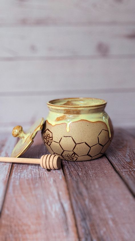 Honey Pot Pottery, Pottery Bee, Lidded Pottery, Pottery Honey Pot, Ceramic Honey Pot, Honey Container, Clay Monsters, Pottery Jar, Rustic Ceramics