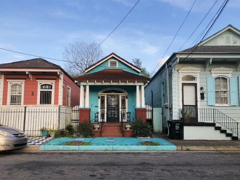 The Skinny on Shotguns | Preservation Resource Center of New Orleans New Orleans Mansion, New Orleans Architecture, Shotgun House, Craftsman Cottage, New Orleans Homes, Arched Doors, Historical Architecture, Print Magazine, Cottage Core