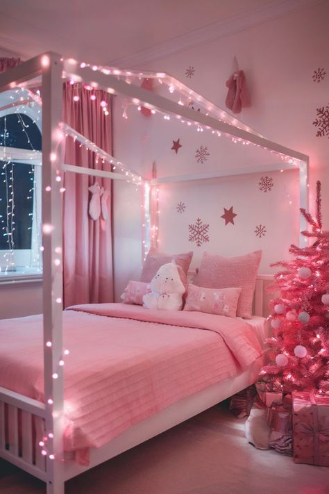 A kids' pink bedroom decorated with a pink Christmas tree, pink curtains, and playful Christmas decorations. Christmas Decor Ideas Bedroom Pink, Christmas Room Decor Pink, Pink Christmas Room Decor, Christmas Room Inspiration, Pink Christmas Bedroom, Pink Christmas Lights, Christmas Bedroom Decor Ideas, Unique Decor Ideas, Pink Christmas Decor Ideas