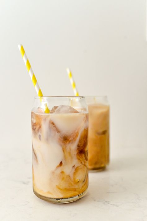 Honey Latte Recipe, Vanilla Iced Coffee Recipe, Honey Latte, Make Iced Coffee, Iced Latte Recipe, Nespresso Recipes, Espresso Martini Recipe, Best Iced Coffee, Honey Coffee