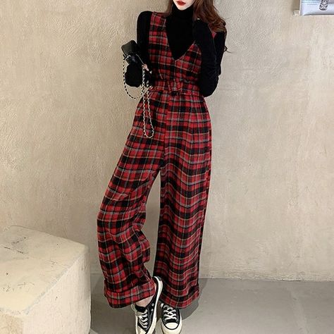 Fancy Overalls Outfit, Plaid Overalls Outfit, Plaid Jumpsuit Outfit, Fall Fashion Plaid, Academia Clothes, Womens Trendy Dresses, Fashion Corner, Kawaii Fashion Outfits, Fashionista Clothes