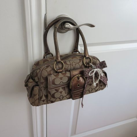 SOLD 🧸 Y2k 2005 Coach brown snakeskin satchel bag 🧸 🧸$165 🧸 Free US shipping 🧸great condition 🧸13" x 6" (5" in shoulder strap) 🧸 Purchase directly through link in bio or dm me to purchase #vintagecoach #fall #pinterest #fallaesthetic #fallinspo Vintage Coach Bags Outfits Style, Coach Bag Vintage, Coach Bags Aesthetic, Coach Vintage Bag, Coach Bag Outfit, Fall Pinterest, Purse Decorations, Purse Outfit, Vintage Coach Bag