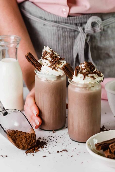 Brownie Milkshake Recipes, Ice Cream Milkshake Recipe, Brownie Milkshake, Brownie Bits, Weight Gain Drinks, Yummy Milkshake Recipes, How To Make Brownies, Brownies Recipe Homemade, Serving Glasses