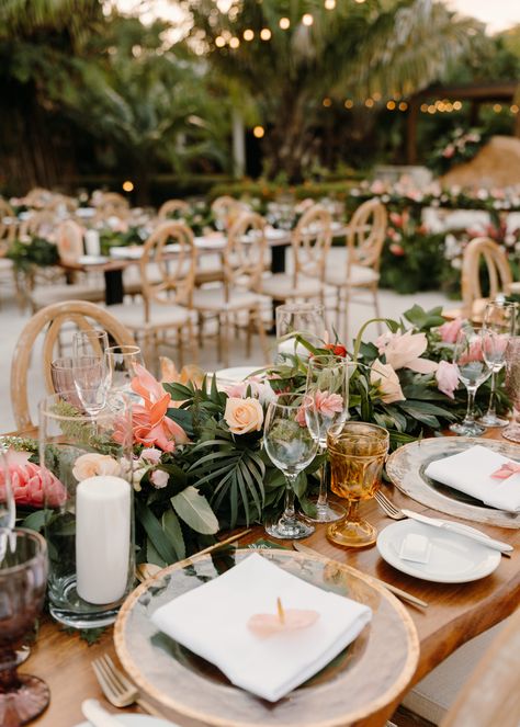 Mexico Wedding Reception Decor, Tropical Boho Table Decor, Wedding Tropical Centerpieces, Earthy Beach Wedding, Subtle Tropical Wedding, Tropical Inspired Wedding, Hawaii Wedding Centerpieces, Hawaii Wedding Colors, Tropical Reception Decor