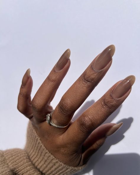 This Hard Gel shade really surprised me. She looks grey in the pot but she’s a yummy syrupy shade on the nails 🤩. I need to see this shade on more people ASAP 🙌🏾 Created using @lovelecente Hard Builder Gel in Dulce and Top Coat *gifted* #nailreels #bygabrielleeva #nailinspo #naturalnails #hardgels #buildernails #lecente #lovelecente Hard Gel Nails Natural, Grey Gel Nails, Hard Gel Nails, Builder Gel Nails, Hard Nails, Diva Nails, London Nails, Builder Gel, Hard Gel