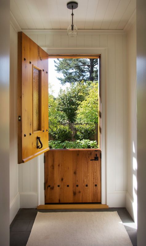 Architect Barbara Chambers has a dutch door at her home in Mill Valley, California. Photograph by Liesa Johannssen for Gardenista. Dutch Door Interior, Dutch Doors Exterior, Dutch Doors, Architecture Unique, Garage Door Types, Half Doors, Carriage Doors, Farmhouse Front Door, Doors Exterior