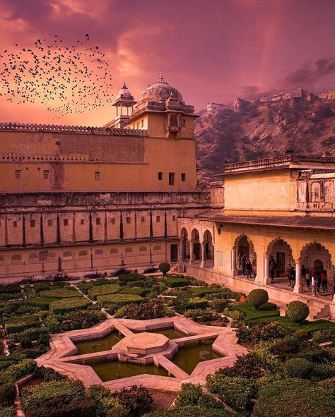 Amer fort jaipur rajasthan Jaipur Background, Amer Fort Jaipur, Tempat Aesthetic, Desert Food, Amer Fort, Famous Cities, Beautiful Countries, Color Blind, Moon Photography