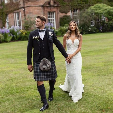 Castles, kilts and a horse drawn carriage, this is what you get when an American girl marries a Scotsman on a fairytale wedding day. A huge congratulations to @kramergirl and @superiorstriker who tied the knot in style this summer. We were delighted to provide our contemporary highlandwear for groom Allan and his wedding party. Allan chose our exclusive Oban Mist tartan and completed his look with a matching pleated plaid and eye-catching fur sporran. His grooms party coordinated in our Oba... Wedding Kilts Grooms, Scottish Groom, Wedding Kilt, Kilt Wedding, Grooms Party, Horse Drawn Carriage, Kilt Outfits, Suits Men, Scottish Wedding