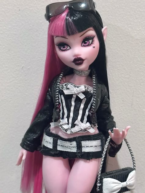 New Monster High Dolls, Monster High Doll Clothes, Monster High Custom Doll, Arte Monster High, Monster High Pictures, Custom Monster High Dolls, Monster High Custom, Monster High Art, Monster High Characters