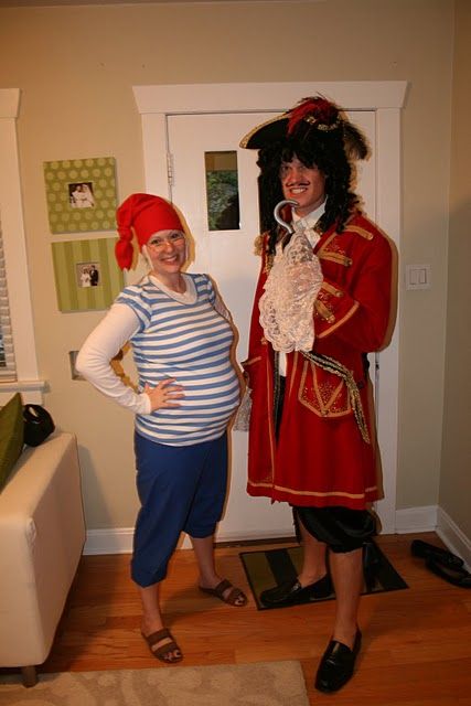 Captain Hook and Smee costumes - this is what Chawe is wanting me and Jerry to dress in this year Smee Costume, Captain Hook Costume, Disney Maternity, Pregnancy Costumes, Pregnant Halloween Costumes, Pirate Halloween, Homemade Halloween Costumes, Hallowen Costume, Pregnant Halloween