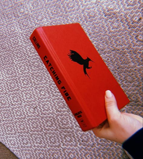 Catching Fire Book, Im Insane, Fire Book, Comfort Movies, Hunger Games Series, Hunger Games Catching Fire, Hunger Games Trilogy, Suzanne Collins, Catching Fire