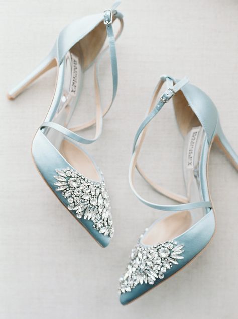 "Something blue" heels for the bride #weddingshoes #heels #bridestyle Bohemian Style Gown, Hak Tinggi, Airbnb Wedding, Blue Wedding Shoes, Wedding Boots, Badgley Mischka Shoes, Bridal Heels, Blue Heels, Wedding Heels