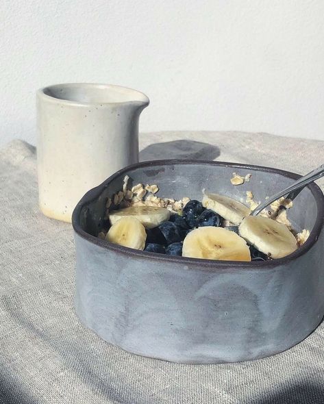 Porridge Bowl, Ceramic Yarn Bowl, Ceramics Pottery Bowls, Handmade Pottery Bowls, Cerámica Ideas, Sculptures Céramiques, Diy Ceramic, Keramik Design, Pottery Dishes