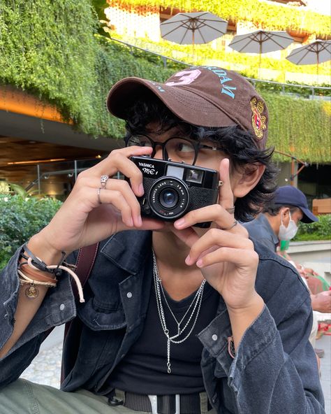 Camera aesthetic picture pose Guy Photographer Aesthetic, Guy With Camera Aesthetic, Camera Shy Poses Men, Camera Boy Aesthetic, Vlogger Aesthetic Male, Male Youtuber Aesthetic, Camera Man Aesthetic, Artsy Guy Aesthetic, Someone Taking A Picture With A Camera