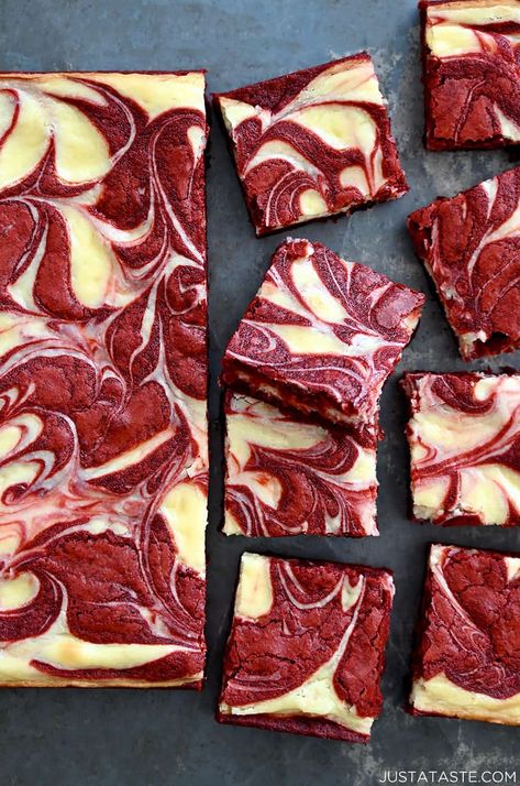 Red Velvet Cheesecake Brownies, Velvet Brownies, Cheesecake Brownies Recipe, Red Velvet Recipes, Red Velvet Brownies, Cheese Brownies, Valentines Baking, Velvet Cheesecake, Red Velvet Cheesecake