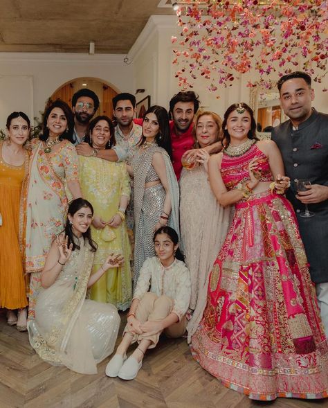 Rishi Kapoor, Special Pictures, Bollywood Wedding, Welcome To The Family, Ranbir Kapoor, Alia Bhatt, Favorite Actors, Samara, New Delhi